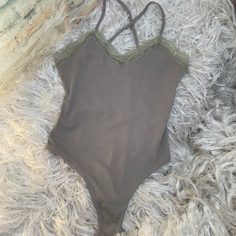 ⬇️ 2 Marked Listings for $25 - Solid Ribbed Slinky Criss Cross Bodysuit